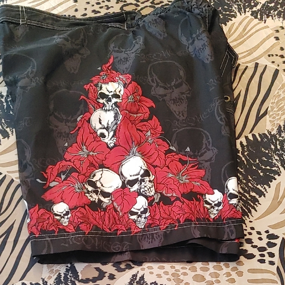 Request Black and Red Skull Print Shorts Sz Med
